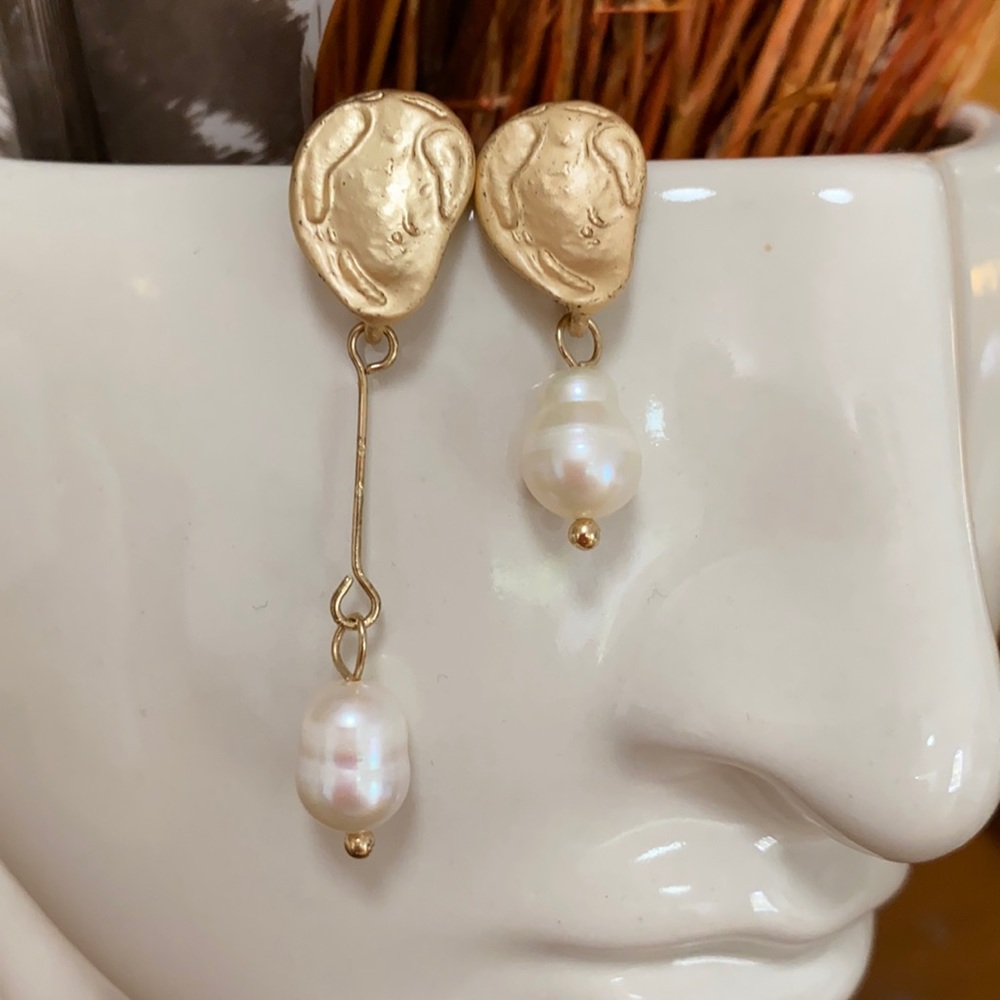 New Vintage Asymmetrical Pearl Dangle Earrings Gold finish